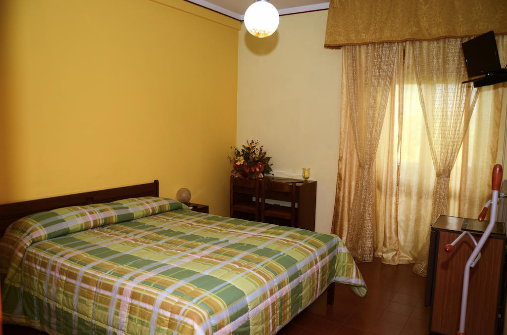 Hotel Ristorante Il Pino Chiusi Cameră foto