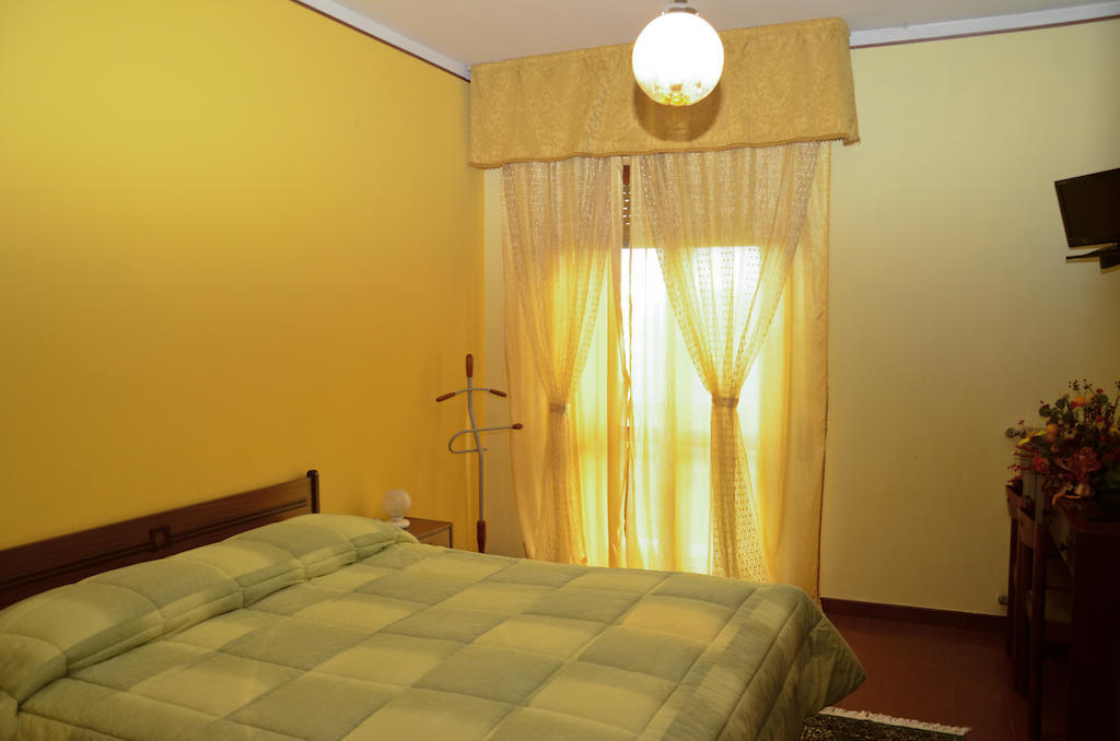 Hotel Ristorante Il Pino Chiusi Cameră foto